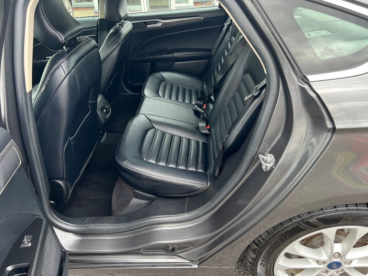 Used 2019 Ford Fusion SEL FWD image 20