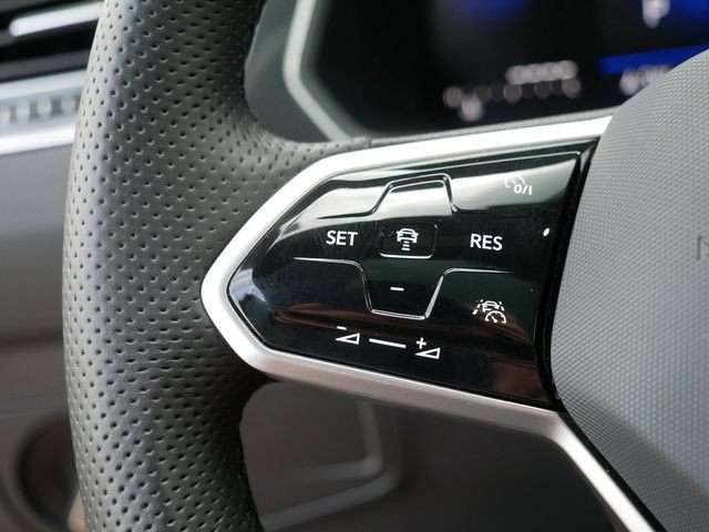 Certified 2024 Volkswagen Tiguan SE R-Line AWD/4WD image 24