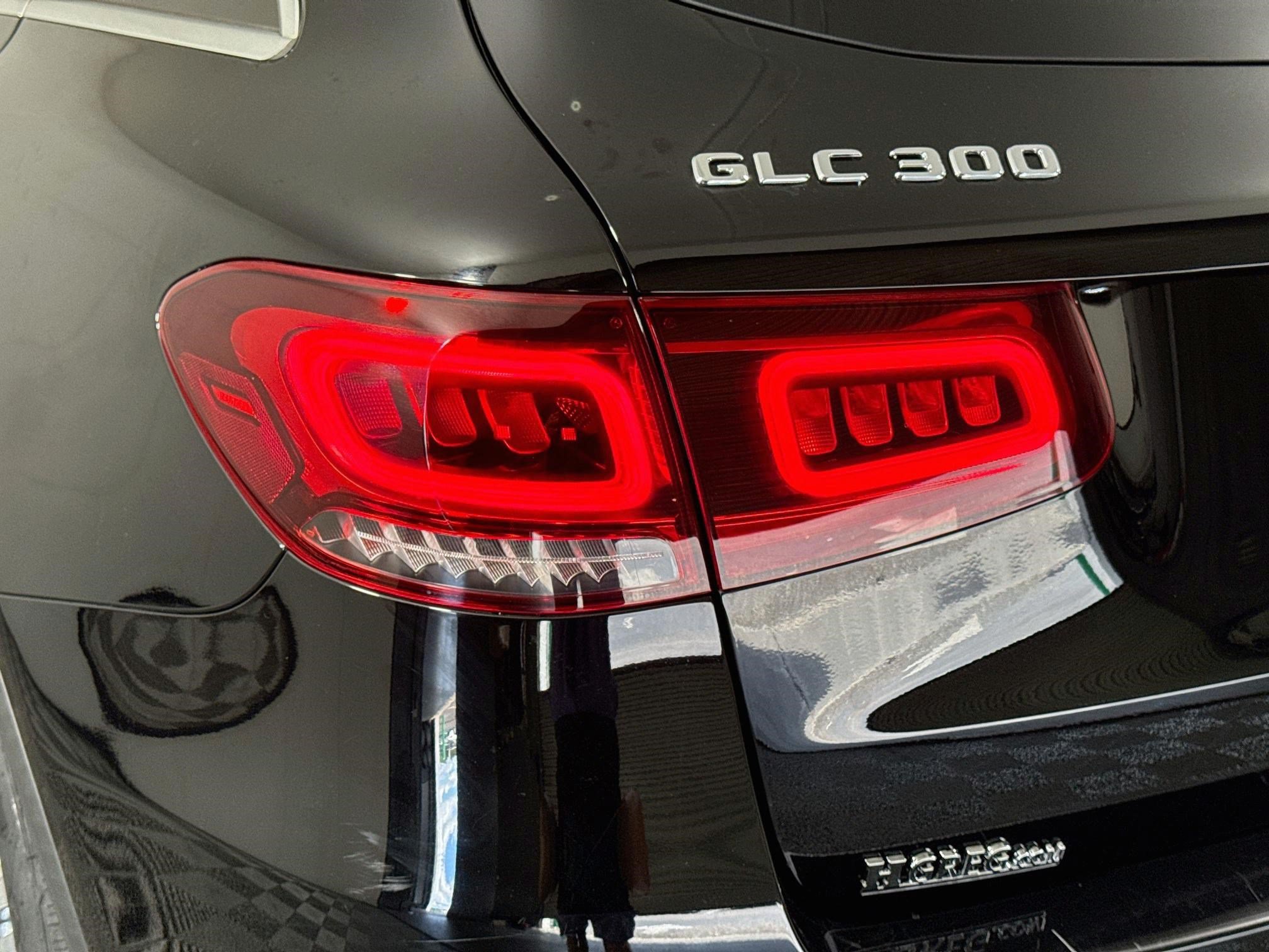 Used 2021 Mercedes-Benz GLC 300 w/ Premium Package image 36