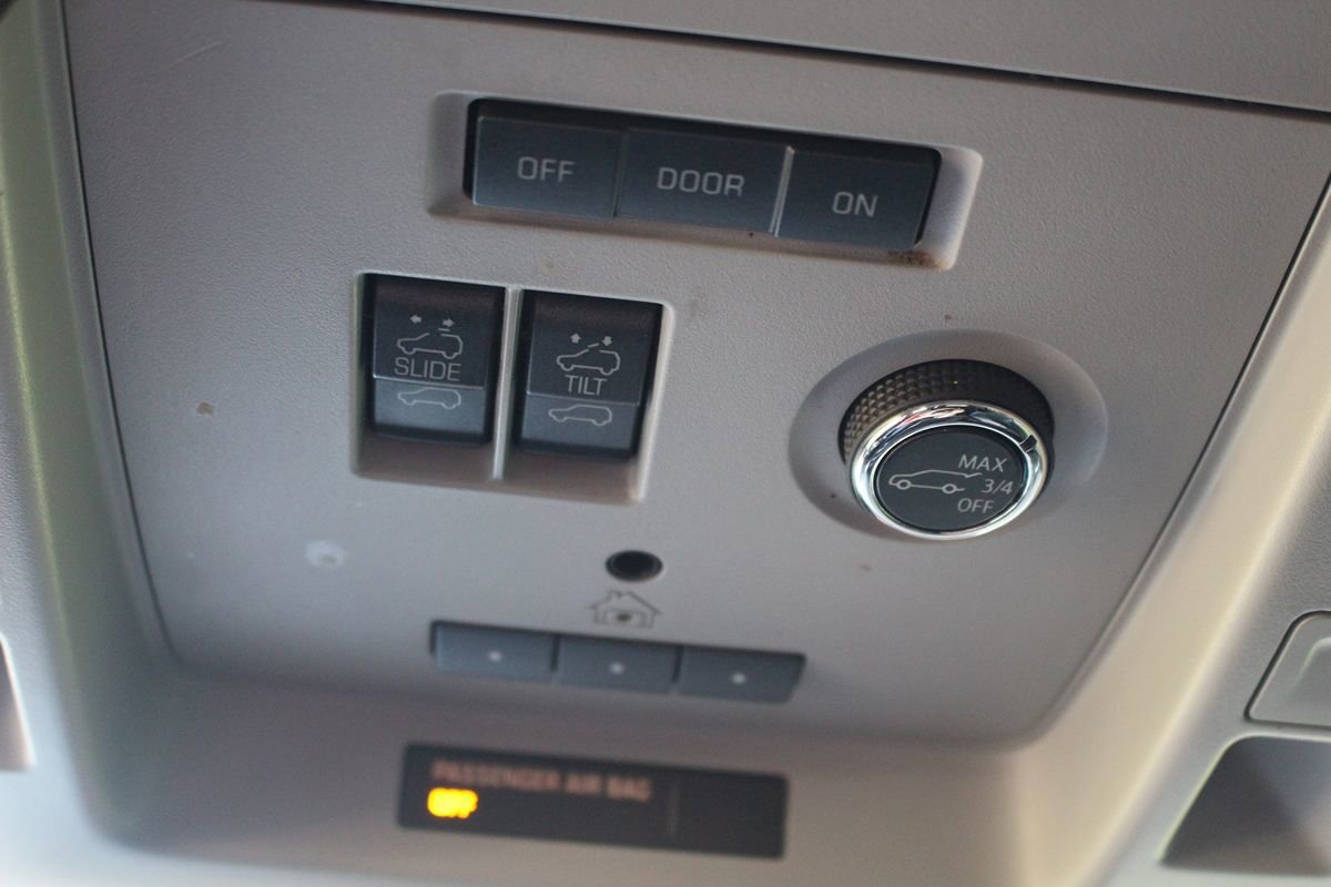 Used 2019 Chevrolet Tahoe Premier AWD/4WD image 36