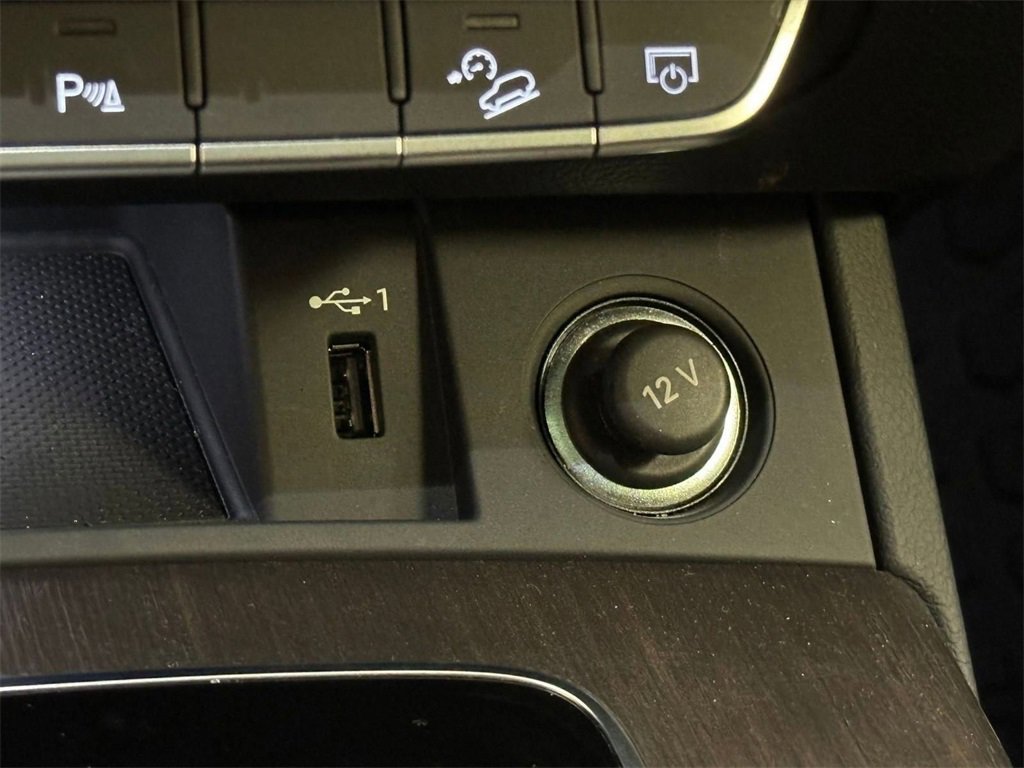 Used 2024 Audi Q5 2.0T Premium w/ Convenience Package image 28