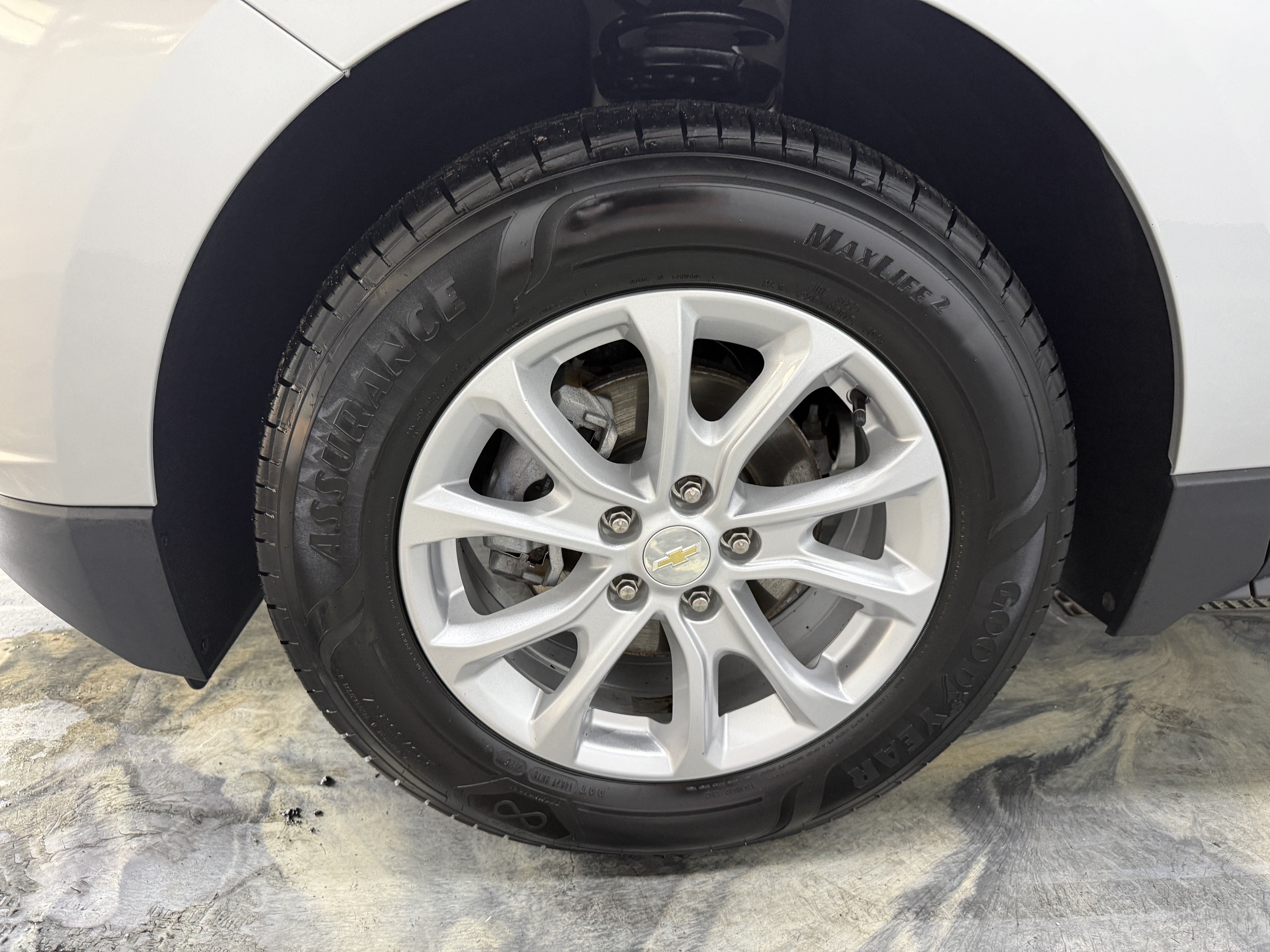 Used 2020 Chevrolet Equinox LT w/ Driver Convenience Package AWD/4WD image 23