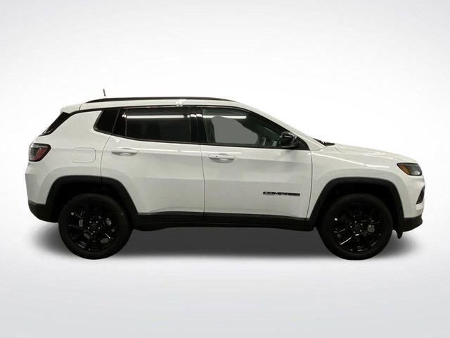 New 2025 Jeep Compass Latitude w/ Sun & Sound Group image 2