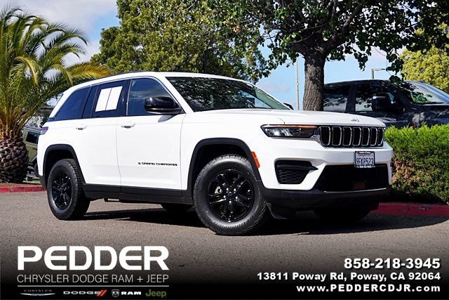 Certified 2023 Jeep Grand Cherokee Laredo RWD image 1