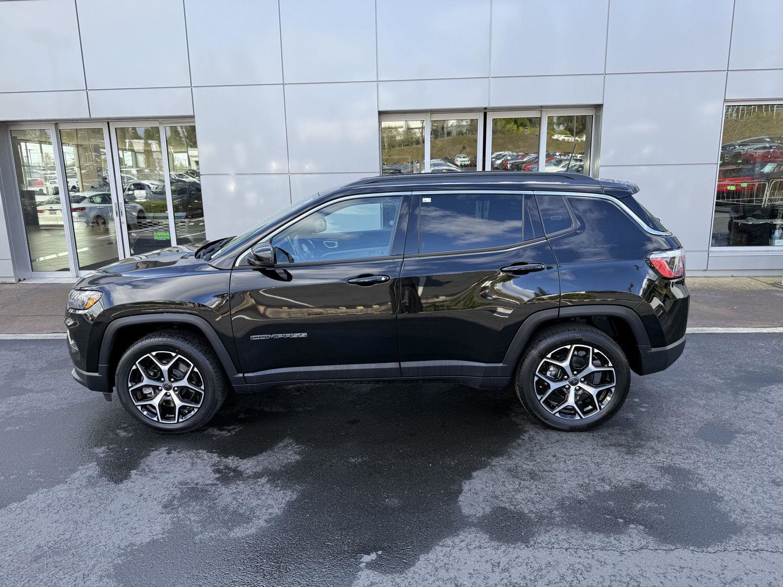 Used 2025 Jeep Compass Limited AWD/4WD image 2