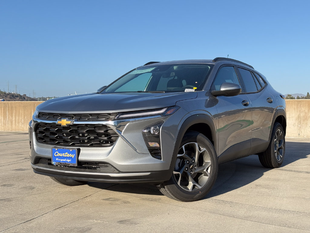 New 2026 Chevrolet Trax LT w/ Sunroof Package FWD image 2