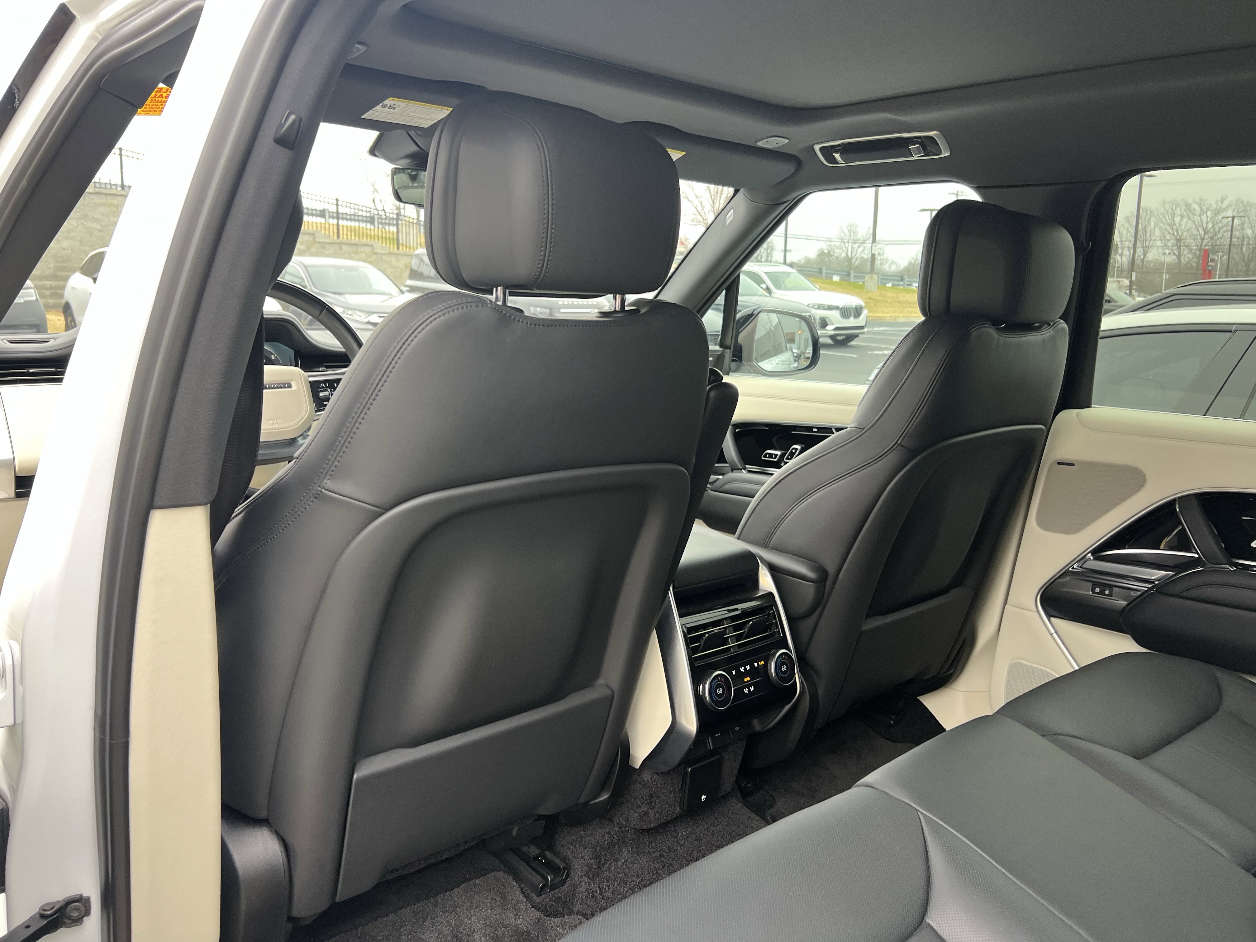 Certified 2023 Land Rover Range Rover SE image 34