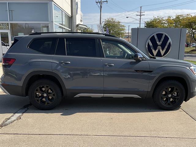 New 2026 Volkswagen Atlas Peak Edition image 3