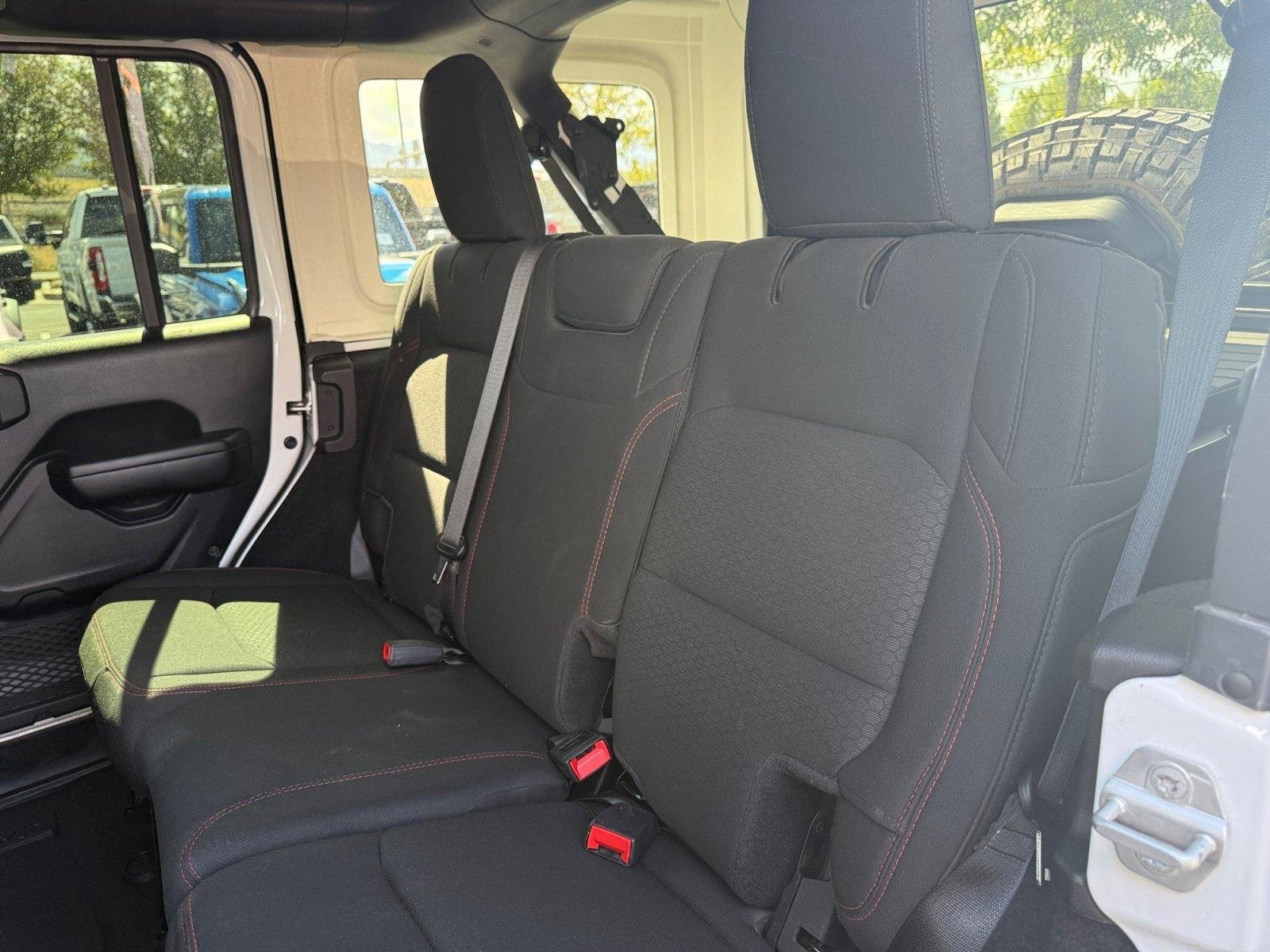 Used 2021 Jeep Wrangler Unlimited Rubicon w/ Cold Weather Group AWD/4WD image 17