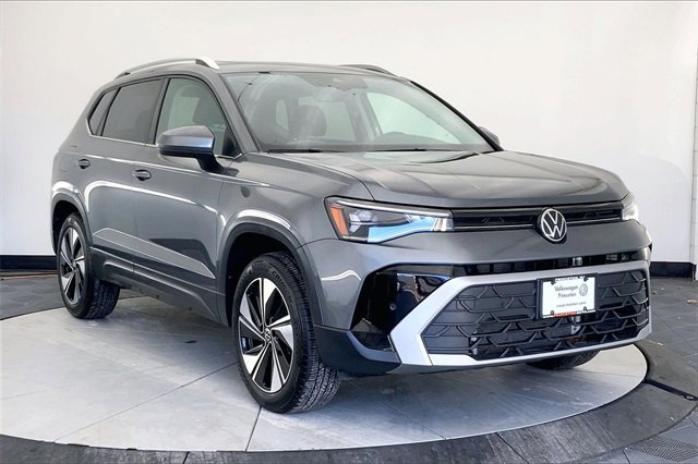 Certified 2025 Volkswagen Taos SE w/ Panoramic Sunroof Package image 1