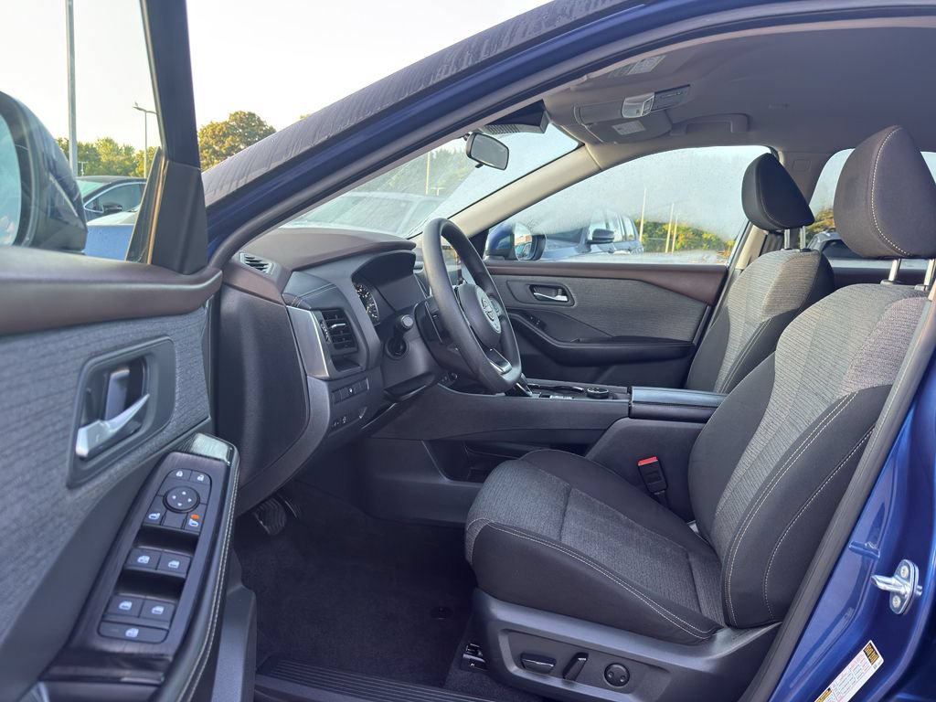 Certified 2023 Nissan Rogue SV AWD/4WD image 11