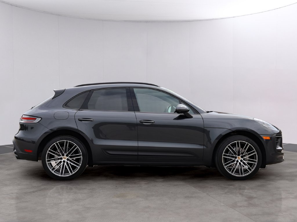 Certified 2024 Porsche Macan AWD/4WD image 9