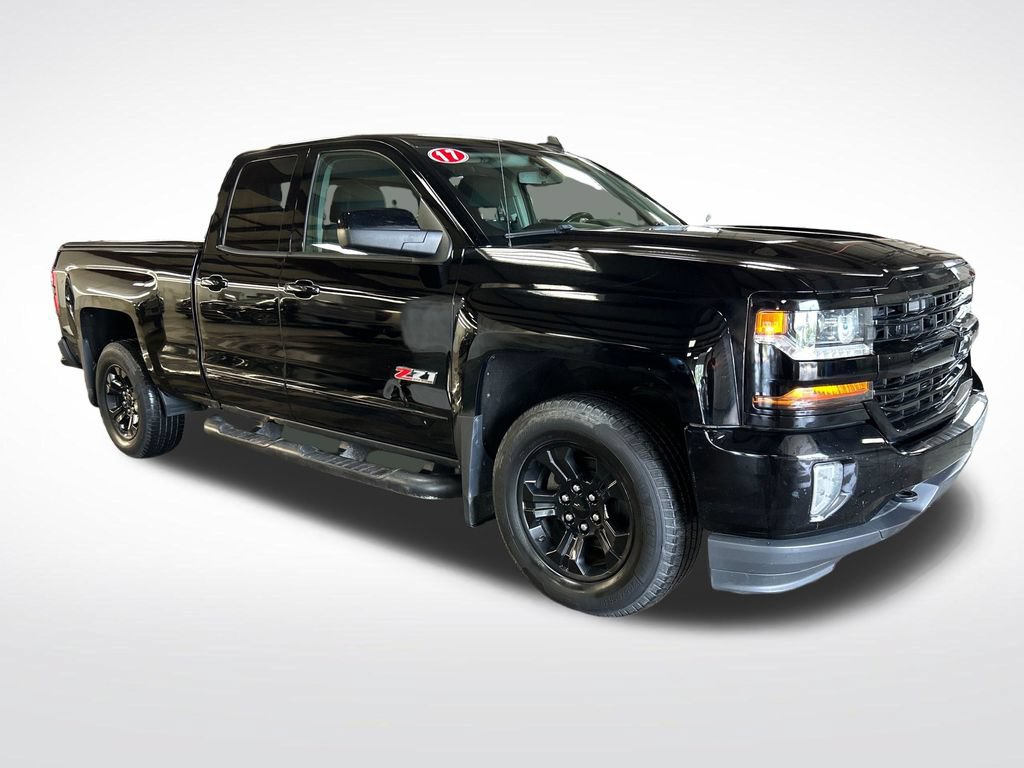 Used 2017 Chevrolet Silverado 1500 LT w/ Midnight Edition AWD/4WD image 8