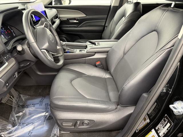 Certified 2025 Toyota Grand Highlander FWD image 20