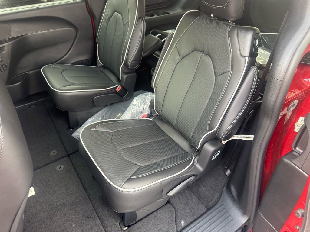 New 2026 Chrysler Pacifica Limited w/ S Appearance Package FWD image 57