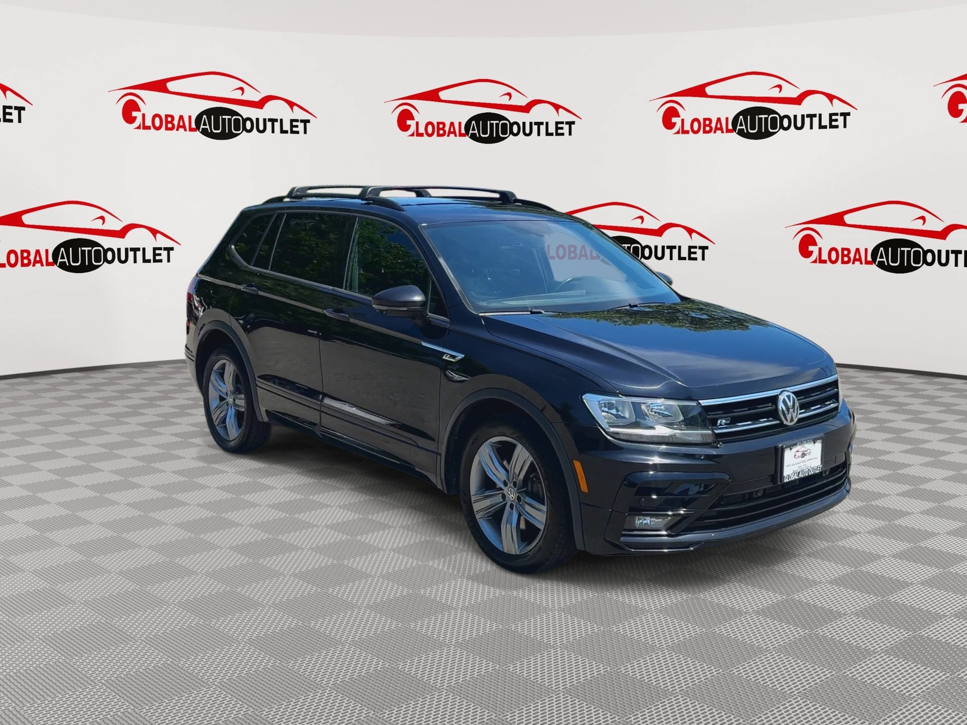 Used 2020 Volkswagen Tiguan SE R-Line AWD/4WD image 2