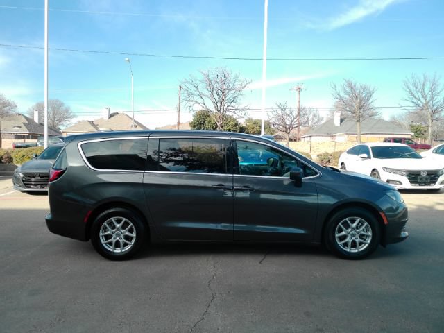 Used 2023 Chrysler Voyager LX FWD image 5