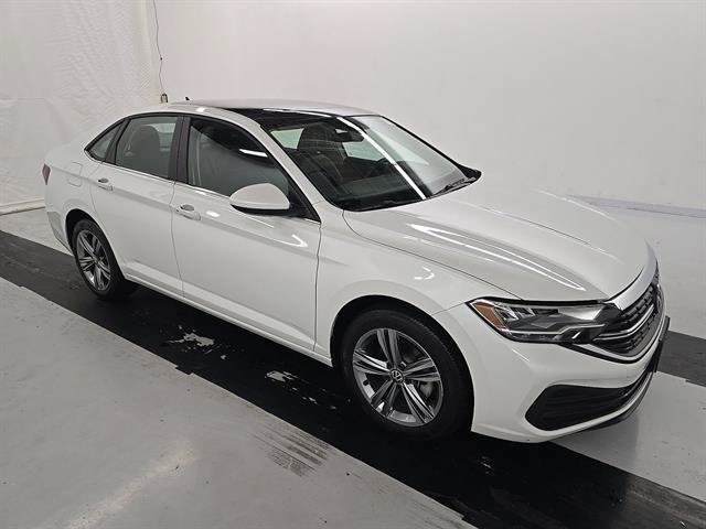 Used 2024 Volkswagen Jetta SE w/ Panoramic Sunroof Package FWD image 31