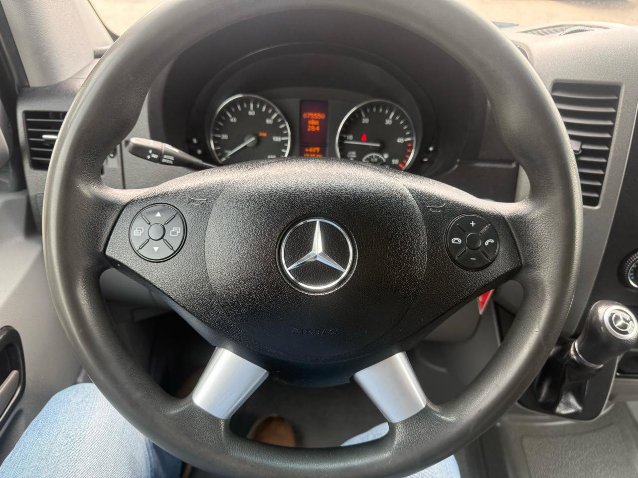 Used 2018 Mercedes-Benz Sprinter 2500 image 12