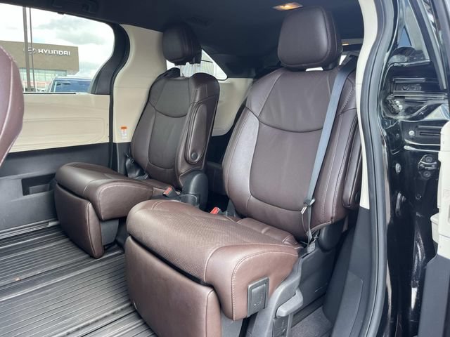 Used 2022 Toyota Sienna Platinum FWD image 19