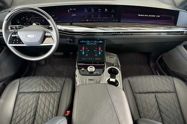 Certified 2025 Cadillac Escalade IQ Sport 1 w/ LPO, ONYX Package AWD/4WD image 13