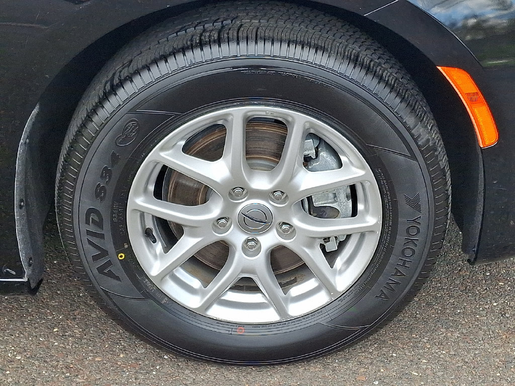 Used 2024 Chrysler Pacifica Touring-L FWD image 10