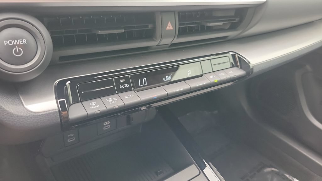 Certified 2024 Toyota Prius LE FWD image 18
