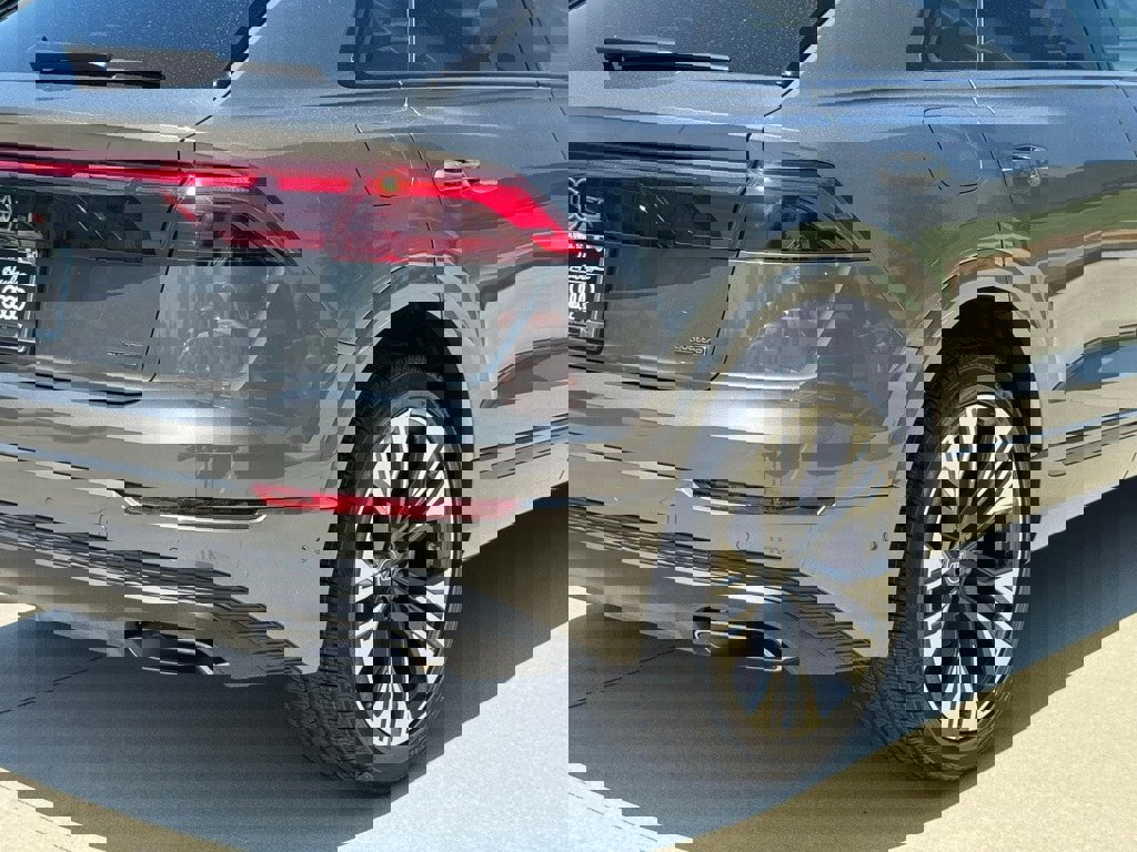 New 2025 Audi Q8 Premium Plus image 15