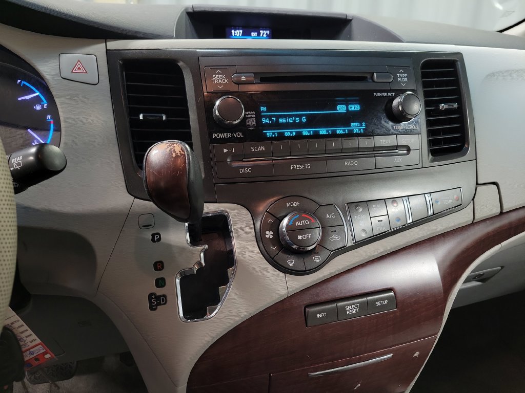 Used 2013 Toyota Sienna XLE FWD image 18