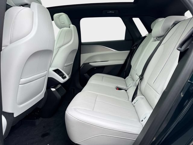 New 2027 Cadillac Lyriq Luxury w/ LPO, Floor Liner Package AWD/4WD image 11