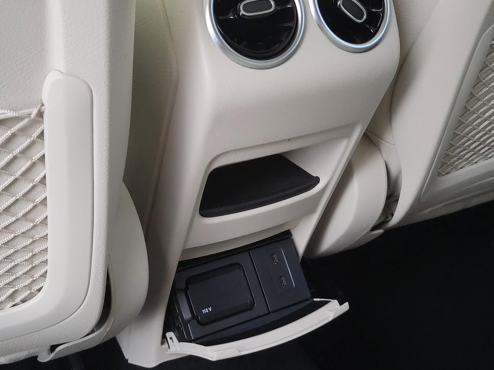 Used 2022 Mercedes-Benz GLA 250 4MATIC w/ Premium Package image 11