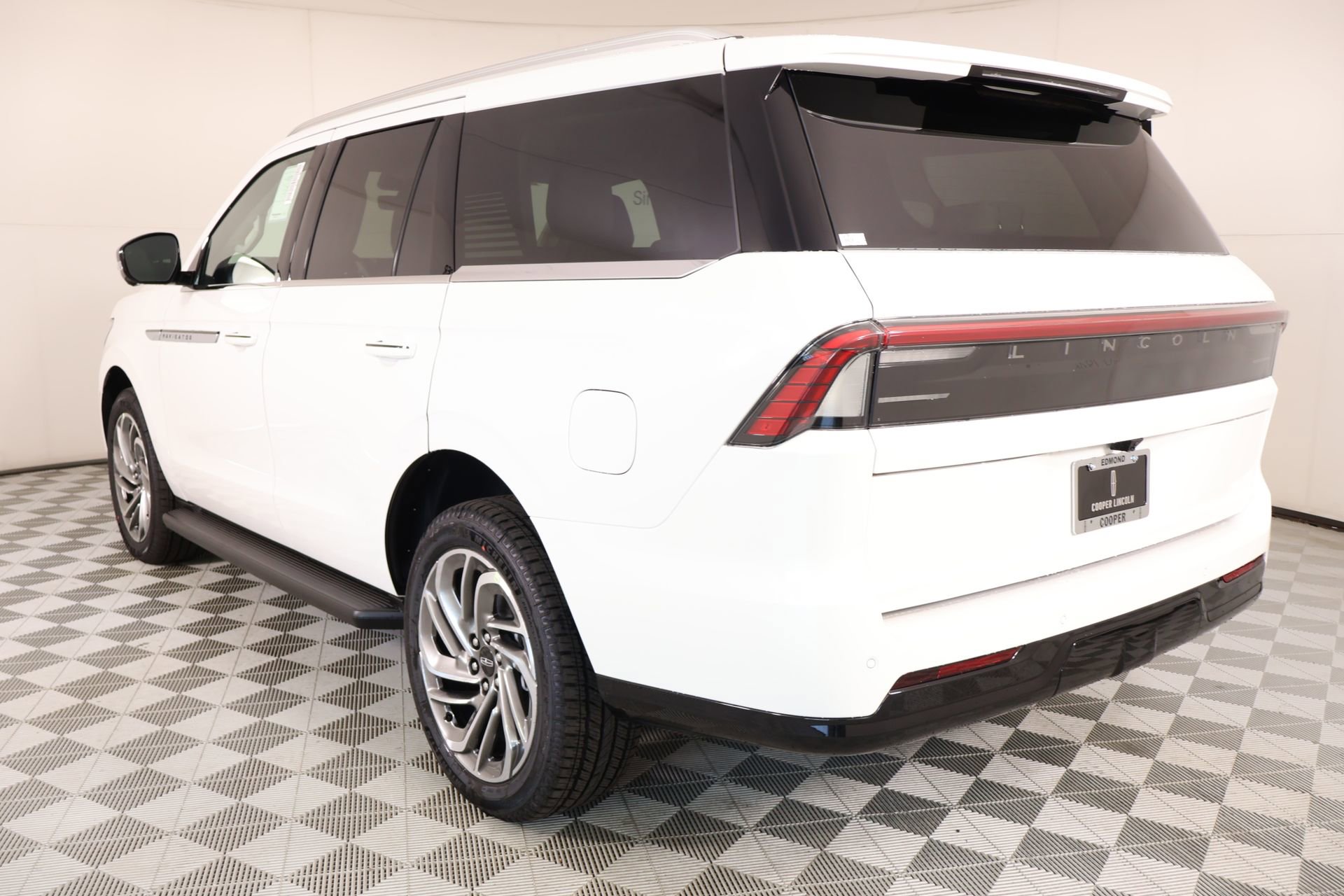 New 2026 Lincoln Navigator Premiere AWD/4WD image 24