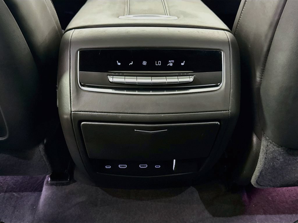 Used 2025 Cadillac Escalade Sport Platinum w/ LPO, ONYX Package AWD/4WD image 27