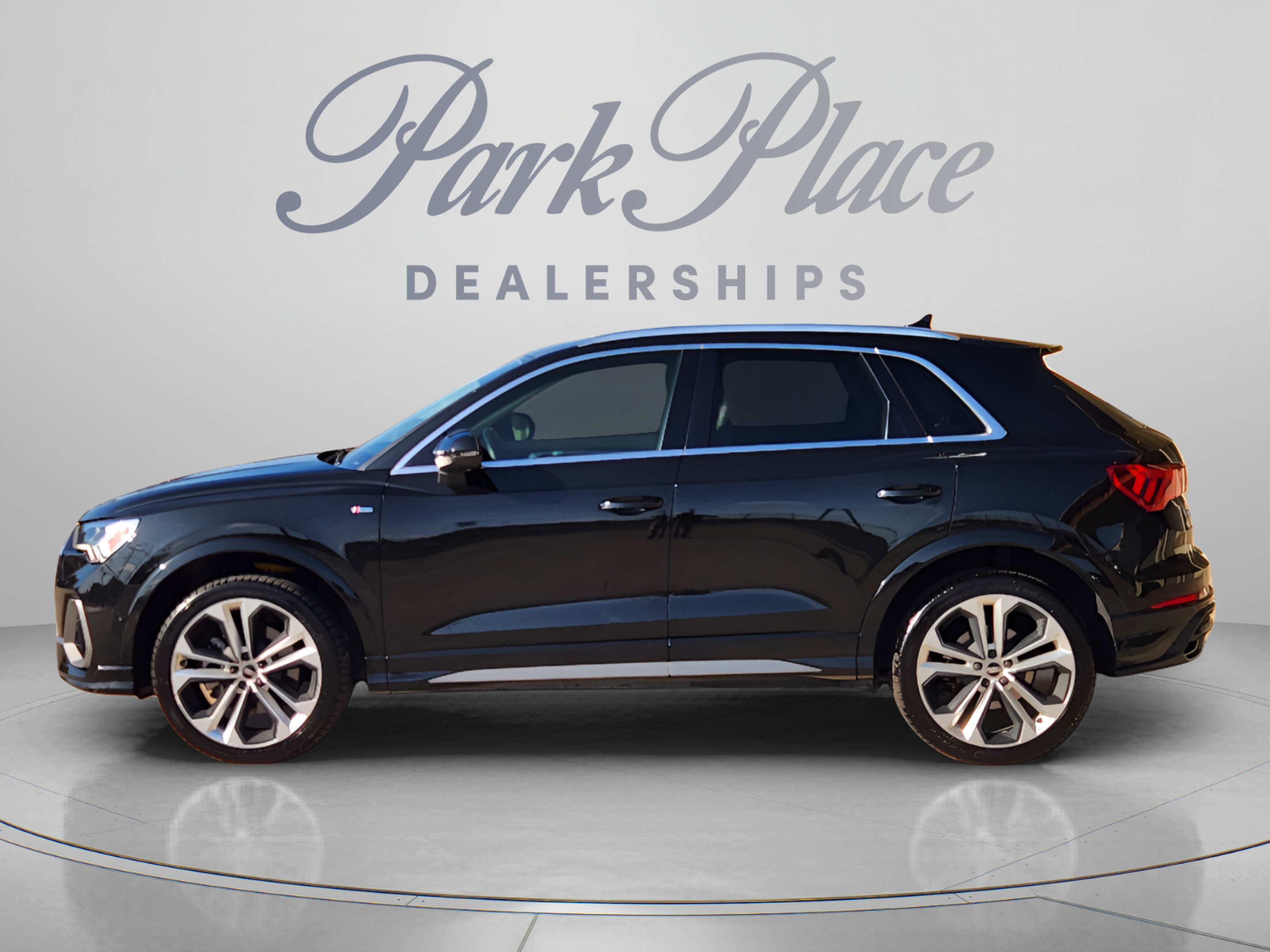 Used 2021 Audi Q3 2.0T Premium Plus w/ Premium Plus Package AWD/4WD image 2