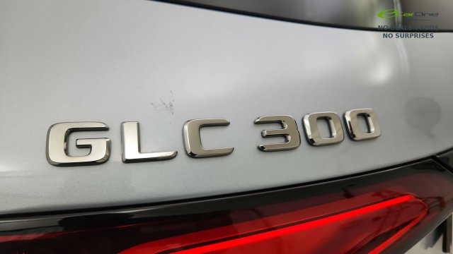 Used 2025 Mercedes-Benz GLC 300 4MATIC image 35