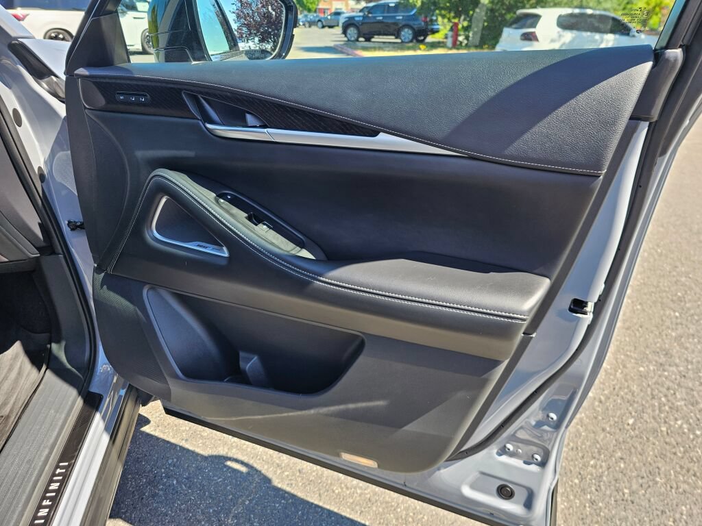 Used 2025 INFINITI QX60 Sensory AWD/4WD image 11