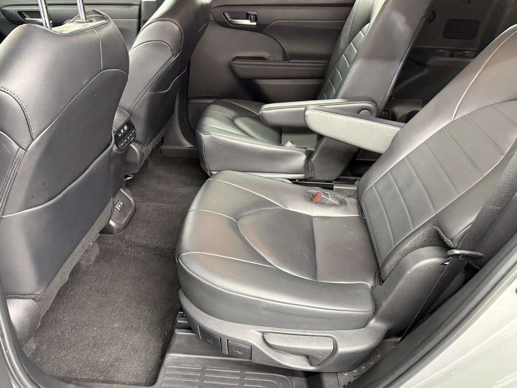 Used 2024 Toyota Highlander LE image 35
