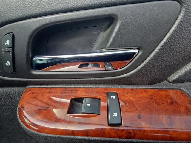 Used 2012 GMC Yukon SLT w/ SLT-2 Equipment Package image 38