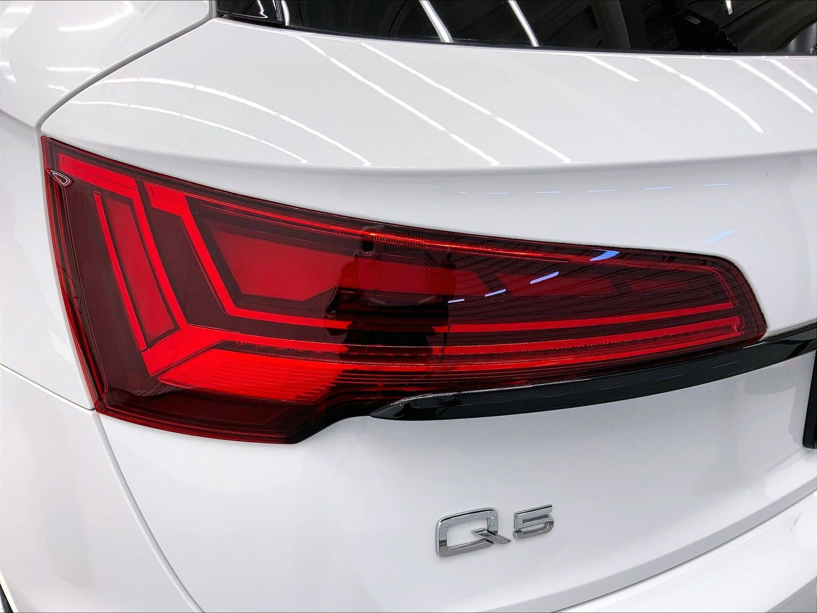 Certified 2022 Audi Q5 e Premium Plus w/ Premium Plus Package AWD/4WD image 28