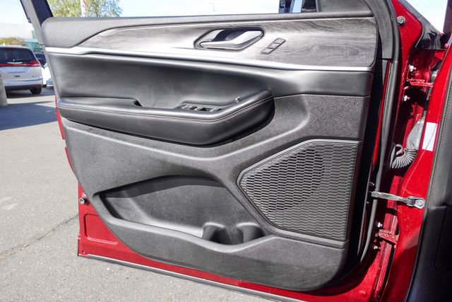 Used 2023 Jeep Grand Cherokee Limited image 21