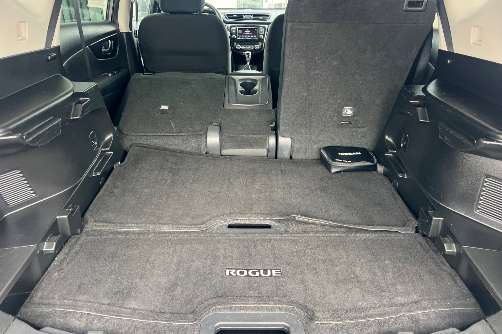 Used 2019 Nissan Rogue SV image 12