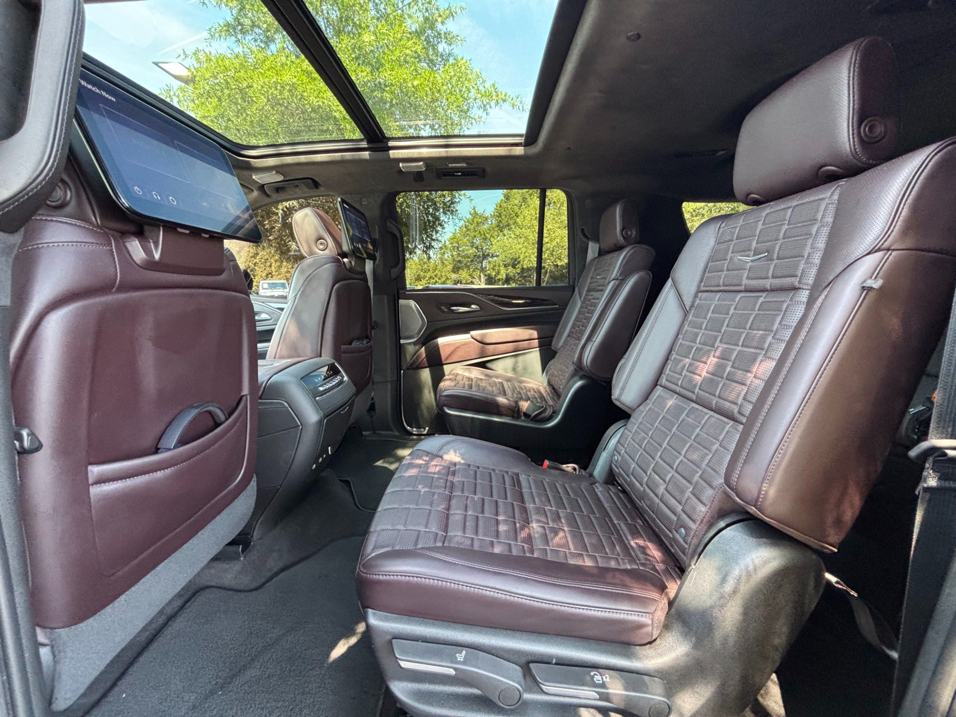 Used 2023 Cadillac Escalade ESV V AWD/4WD image 23