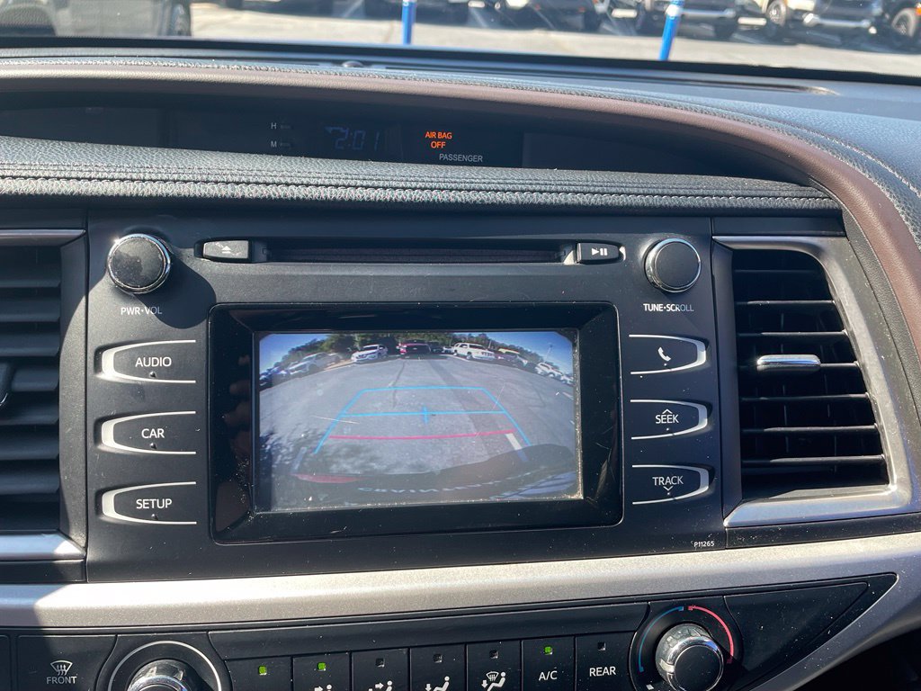 Used 2016 Toyota Highlander LE FWD image 19