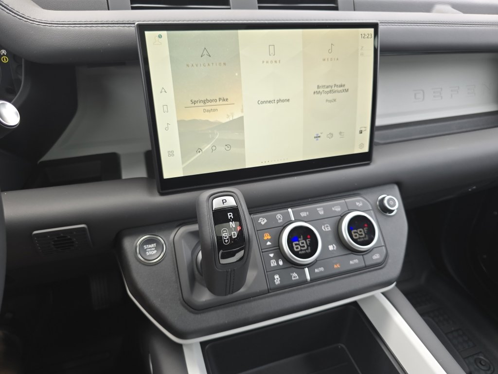 New 2025 Land Rover Defender 110 X-Dynamic SE image 37