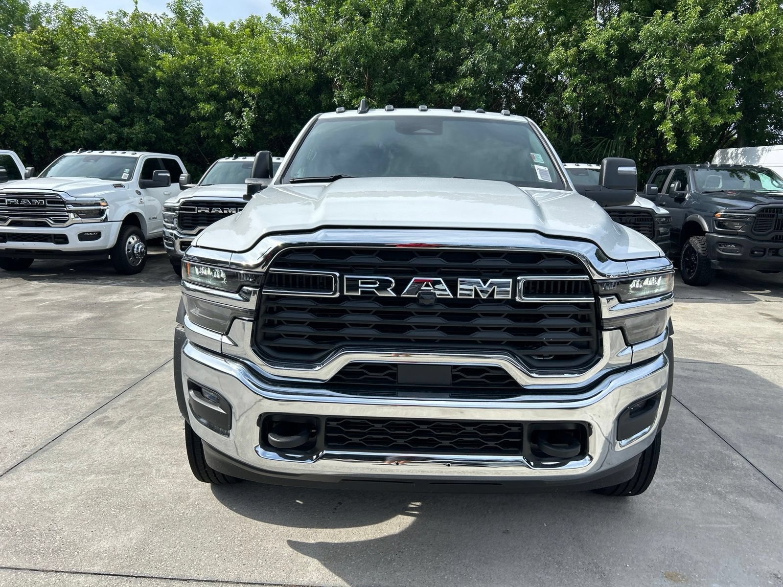 New 2026 RAM 5500 Tradesman w/ Chrome Appearance Group AWD/4WD image 21