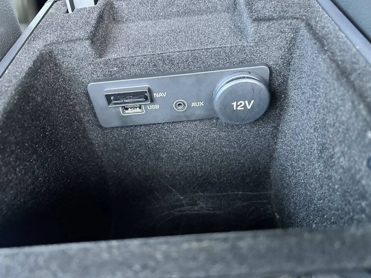 Used 2017 Jaguar XE Premium RWD image 27
