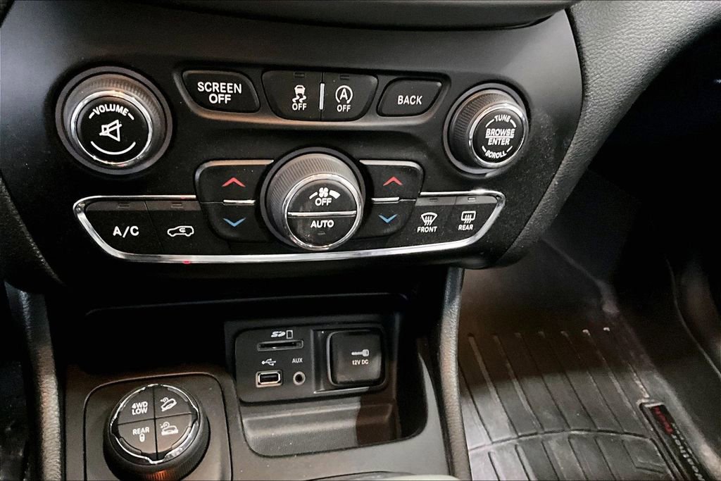 Used 2016 Jeep Cherokee Trailhawk w/ Leather Interior Group AWD/4WD image 15