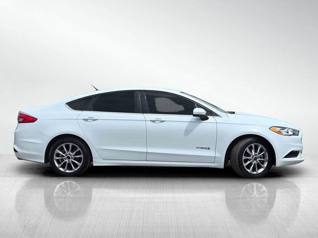 Used 2017 Ford Fusion SE FWD image 3