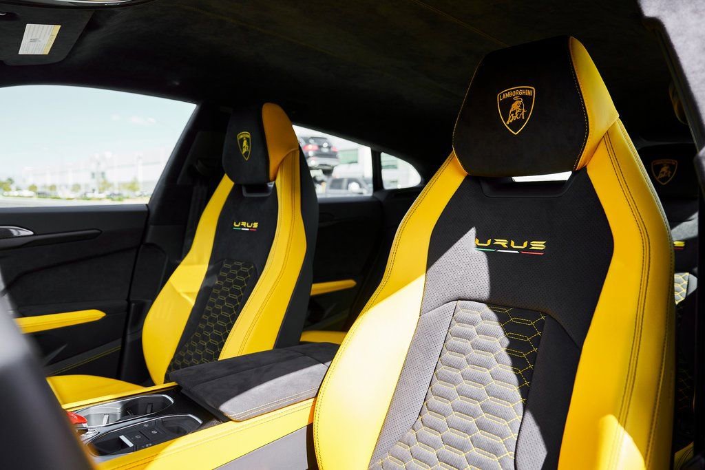 Used 2021 Lamborghini Urus AWD/4WD image 45