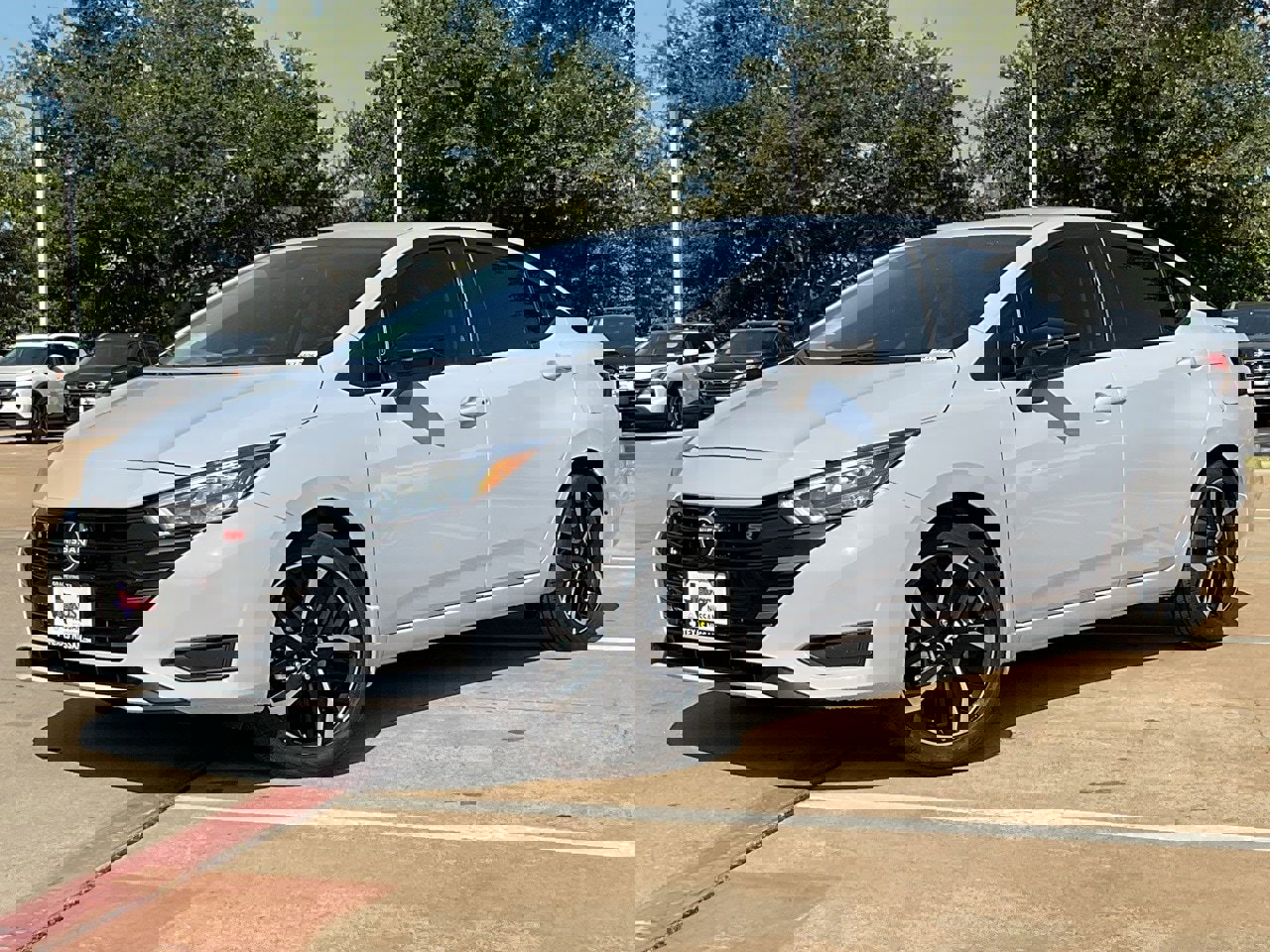 New 2025 Nissan Versa SR w/ Trunk Package image 2